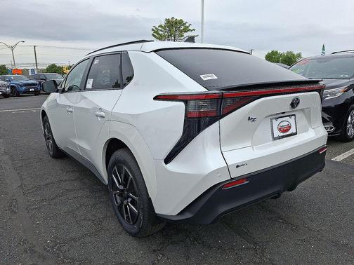 Wind Chill Pearl 2026 Toyota bZ XLE Plus