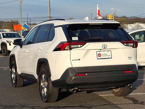 Ice Cap 2023 Toyota RAV4 XLE