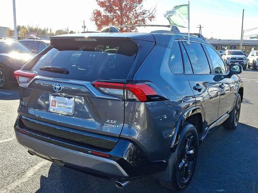 2021 Toyota RAV4 Hybrid SE