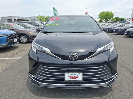 Midnight Black Metallic 2026 Toyota Sienna Limited