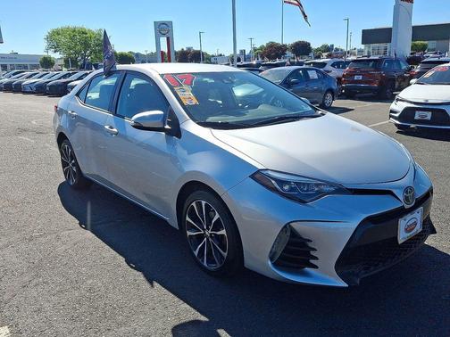 Classic Silver Metallic 2017 Toyota Corolla SE