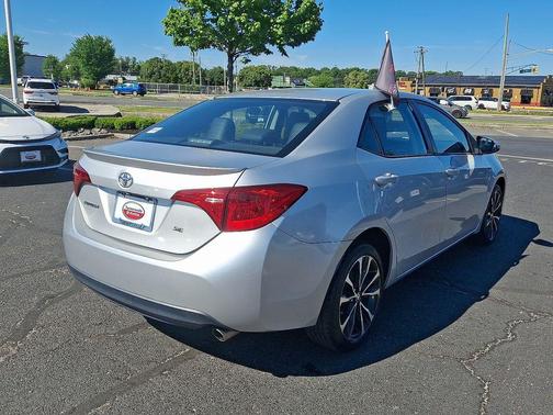 Classic Silver Metallic 2017 Toyota Corolla SE