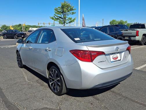 Classic Silver Metallic 2017 Toyota Corolla SE