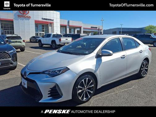 Classic Silver Metallic 2017 Toyota Corolla SE