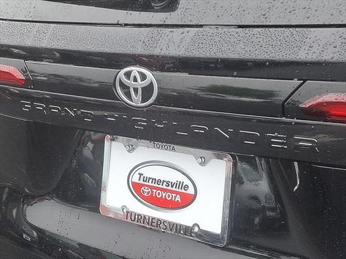 2025 Toyota Highlander LE