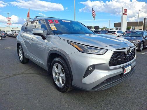 2022 Toyota Highlander LE