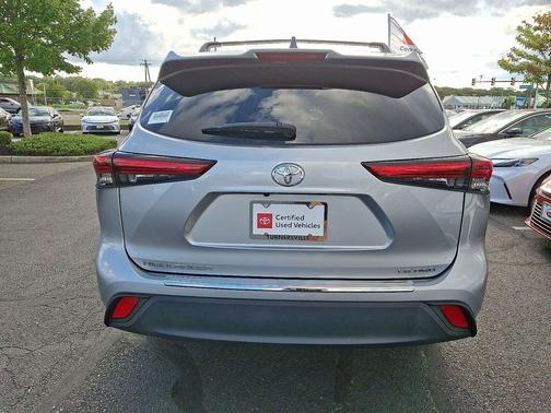 2022 Toyota Highlander LE