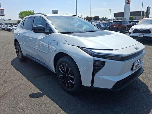 Wind Chill Pearl 2026 Toyota bZ XLE Plus