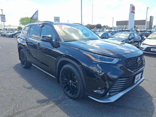 Midnight Black Metallic 2023 Toyota Highlander XSE