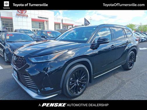 Midnight Black Metallic 2023 Toyota Highlander XSE