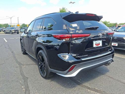 Midnight Black Metallic 2023 Toyota Highlander XSE