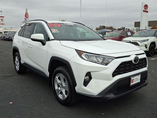 2020 Toyota RAV4 XLE