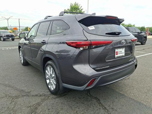 Magnetic Gray Metallic 2021 Toyota Highlander Limited