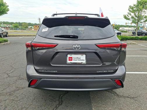 Magnetic Gray Metallic 2021 Toyota Highlander Limited