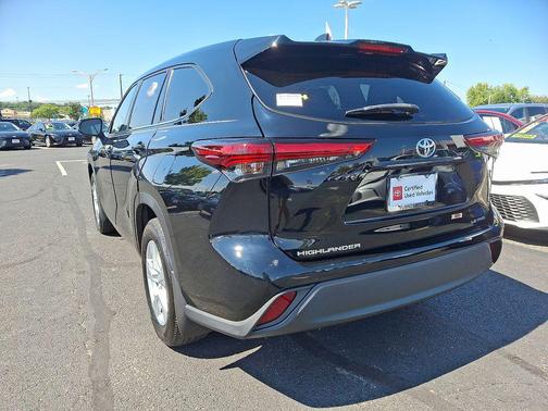 2022 Toyota Highlander LE