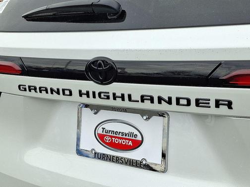Wind Chill Pearl 2026 Toyota Grand Highlander Platinum