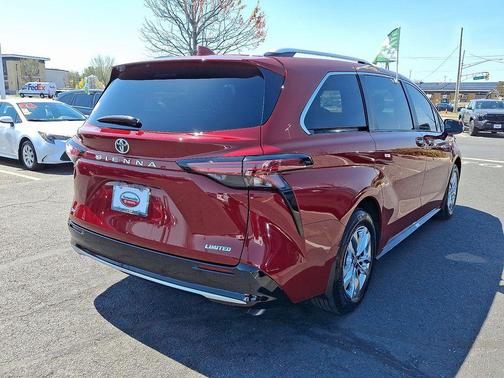 Pearl 2026 Toyota Sienna Limited