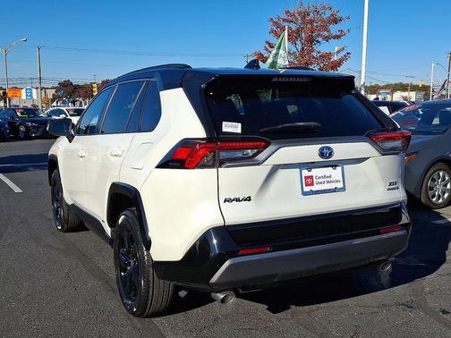 2021 Toyota RAV4 Hybrid SE