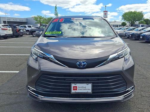 Predawn Gray Mica 2021 Toyota Sienna XLE 7 Passenger