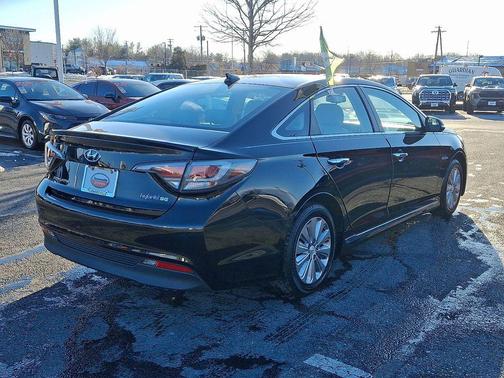 2017 Hyundai SONATA Hybrid SE