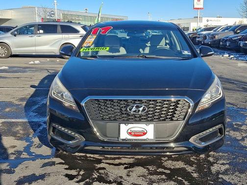 2017 Hyundai SONATA Hybrid SE
