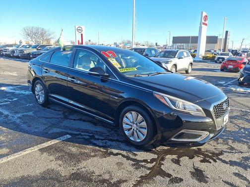 2017 Hyundai SONATA Hybrid SE