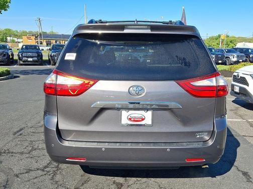 Predawn Gray Mica 2016 Toyota Sienna Limited Premium