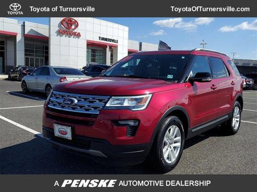 Photo 1 of 49 of 2018 Ford Explorer XLT
