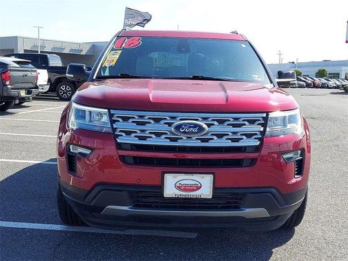 Photo 2 of 49 of 2018 Ford Explorer XLT