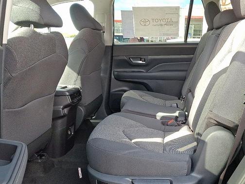 2026 Toyota Highlander LE