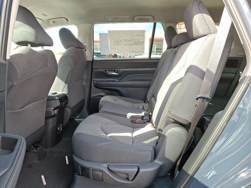 2026 Toyota Highlander LE