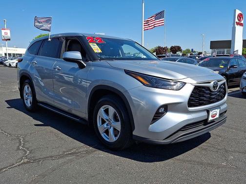 Celestial Silver Metallic 2022 Toyota Highlander LE