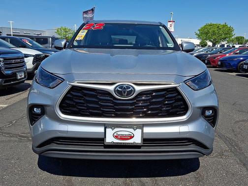 Celestial Silver Metallic 2022 Toyota Highlander LE