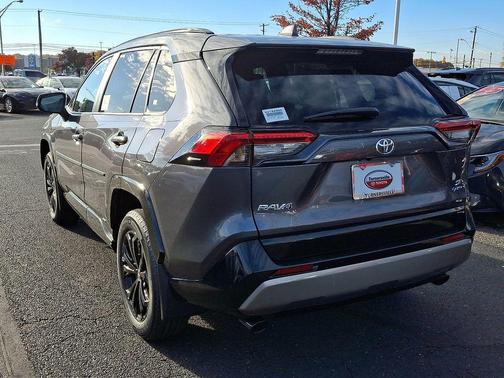 2025 Toyota RAV4 Hybrid SE