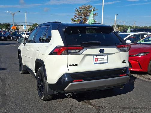2022 Toyota RAV4 Hybrid SE