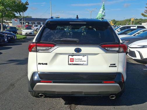 2022 Toyota RAV4 Hybrid SE