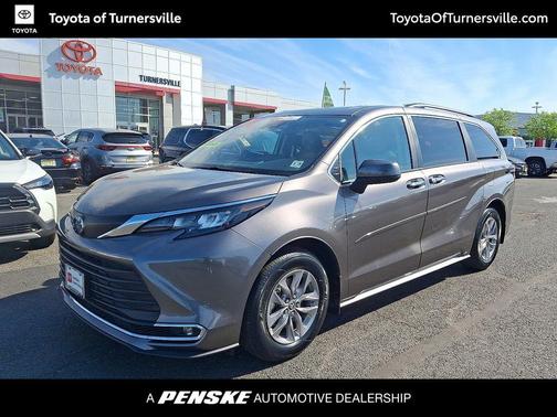 Predawn Gray Mica 2024 Toyota Sienna XLE
