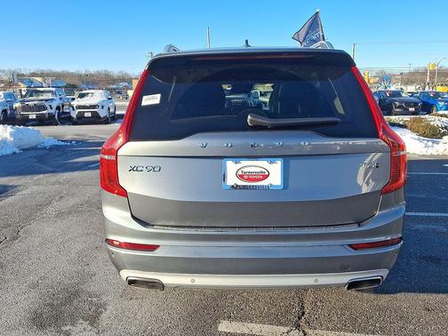 2016 Volvo XC90 T6 Momentum