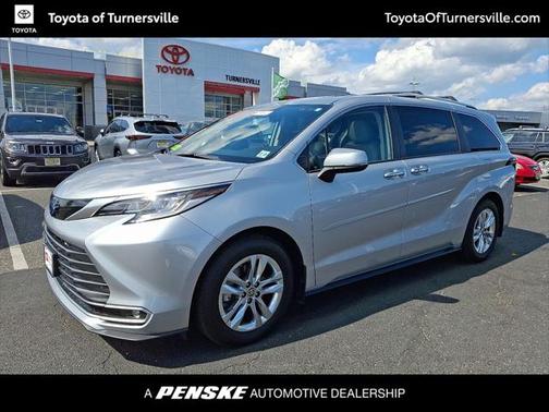2022 Toyota Sienna Limited 7-Passenger