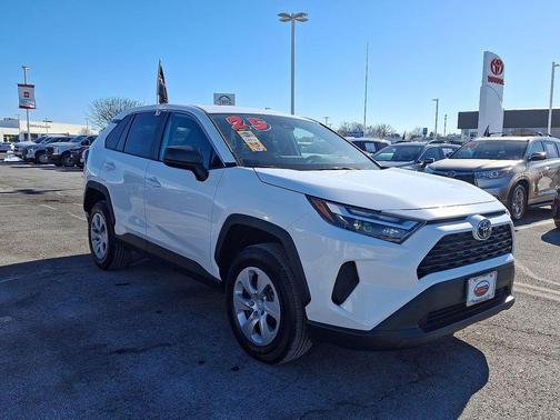 2025 Toyota RAV4 LE