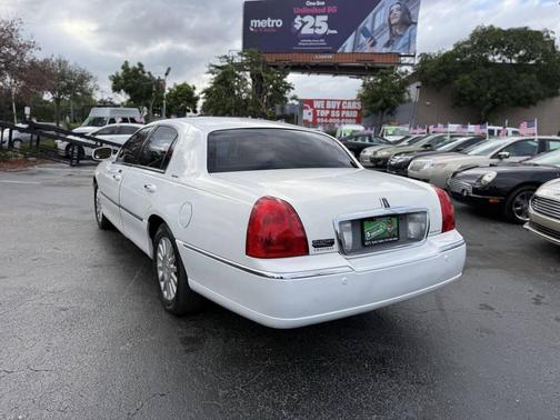 2003 Lincoln Town Car Signature