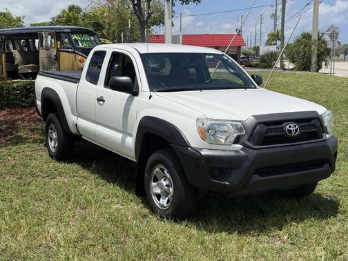 White 2015 Toyota Tacoma PreRunner