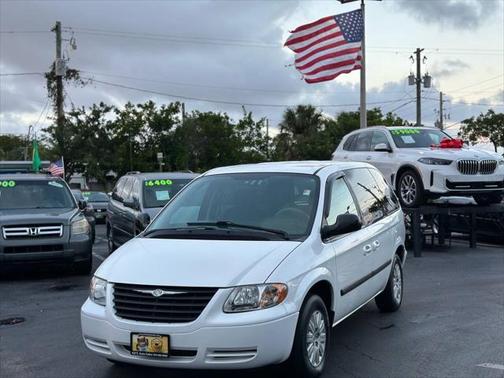 2006 Chrysler Town & Country Base