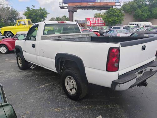 White 2006 Chevrolet Silverado 2500 Work Truck