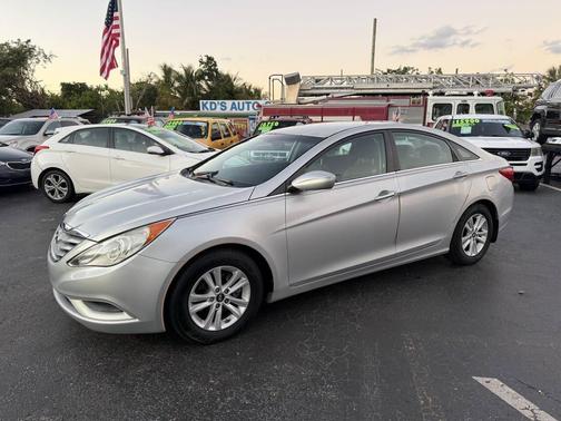 2011 Hyundai SONATA GLS