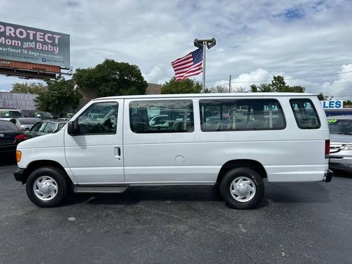 2007 Ford E350 Super Duty XL Wagon