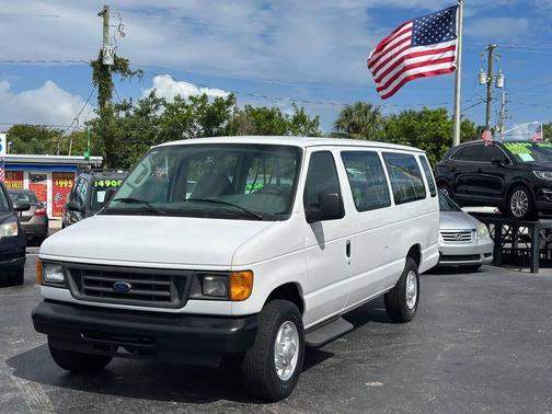2007 Ford E350 Super Duty XL Wagon