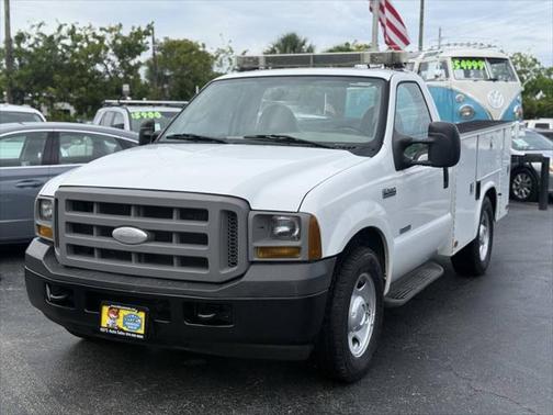 2005 Ford F-350 XL Crew Cab