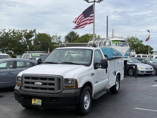 2005 Ford F-350 XL Crew Cab