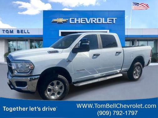 Bright White Clearcoat 2024 RAM 2500 Big Horn Crew Cab 4x4 6'4' Box